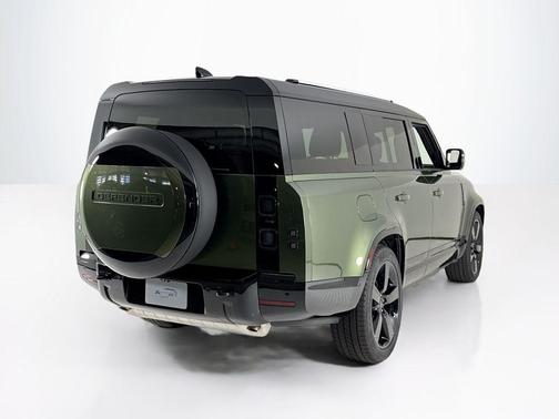 2026 Land Rover Defender 130 X-Dynamic SE