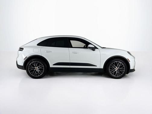 White 2025 Porsche Macan Base