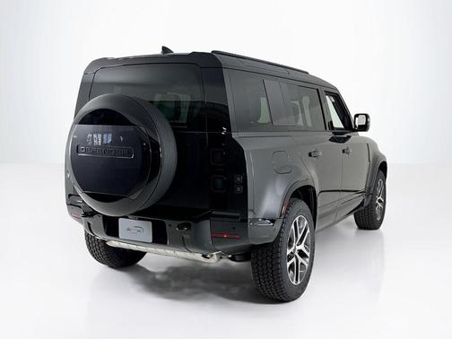 2026 Land Rover Defender P400 X-Dynamic SE