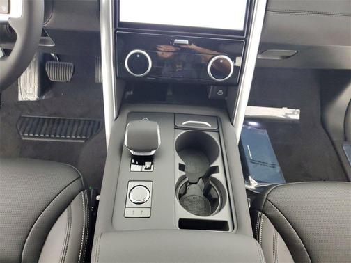 2025 Land Rover Discovery P300 S