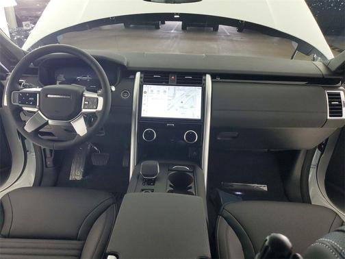 2025 Land Rover Discovery P300 S