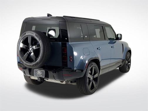 2024 Land Rover Defender P400 X-Dynamic SE