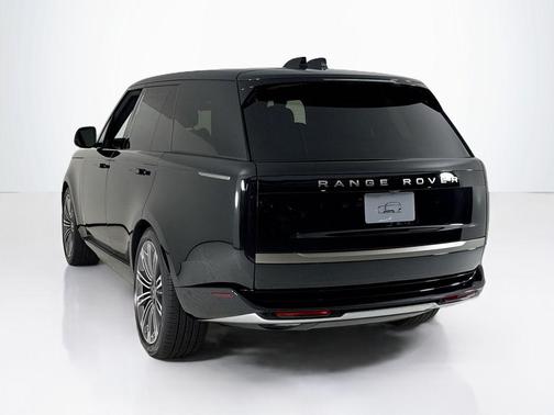 2025 Land Rover Range Rover P400 SE