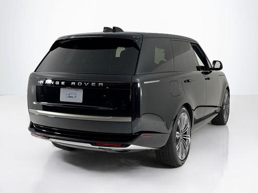 2025 Land Rover Range Rover P400 SE
