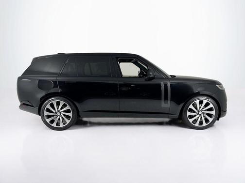 2025 Land Rover Range Rover P400 SE 7 Seat