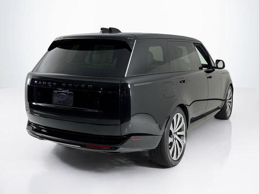 2025 Land Rover Range Rover P400 SE 7 Seat