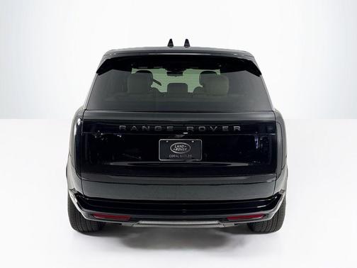 2025 Land Rover Range Rover P400 SE 7 Seat