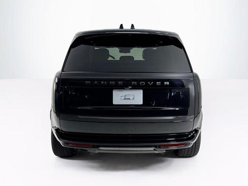 Santorini Black 2026 Land Rover Range Rover P550e SE
