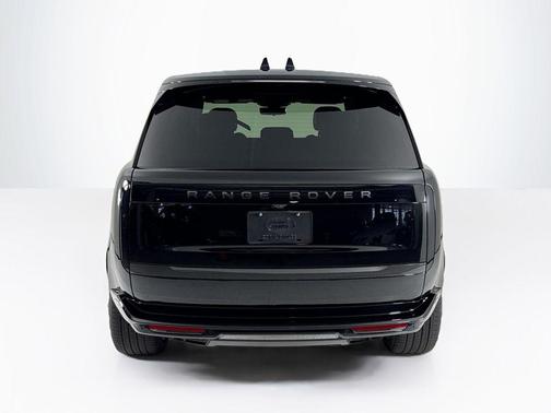 2025 Land Rover Range Rover P530 SE
