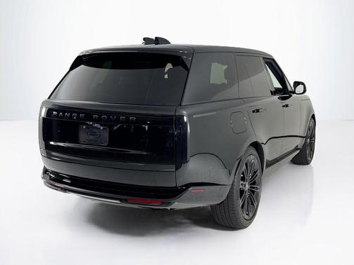 2025 Land Rover Range Rover P530 SE