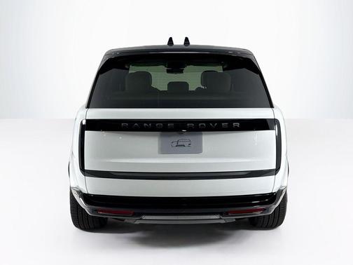 2025 Land Rover Range Rover P550e SE