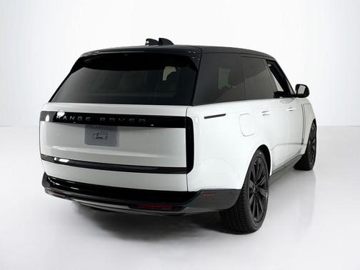 2025 Land Rover Range Rover P550e SE