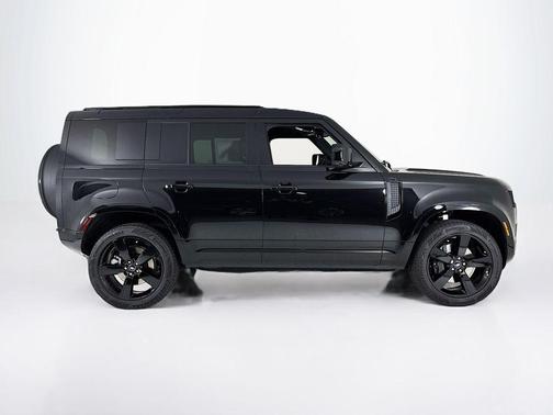 2025 Land Rover Defender P400 X-Dynamic SE