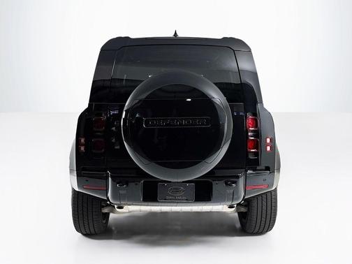 2025 Land Rover Defender P400 X-Dynamic SE
