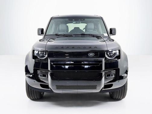 2025 Land Rover Defender P400 X-Dynamic SE