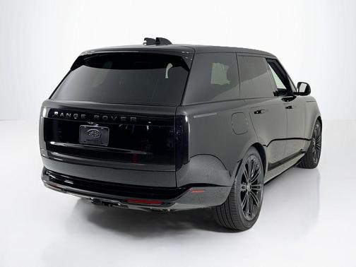 2025 Land Rover Range Rover P530 SE