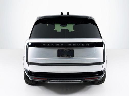 2025 Land Rover Range Rover P530 SE