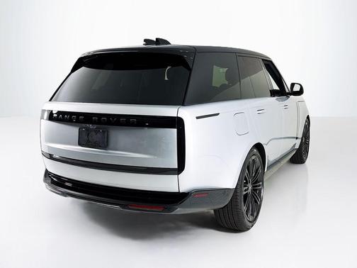 2025 Land Rover Range Rover P530 SE