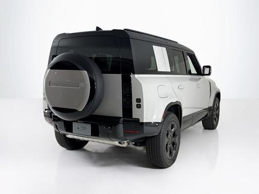2026 Land Rover Defender P400 X-Dynamic SE