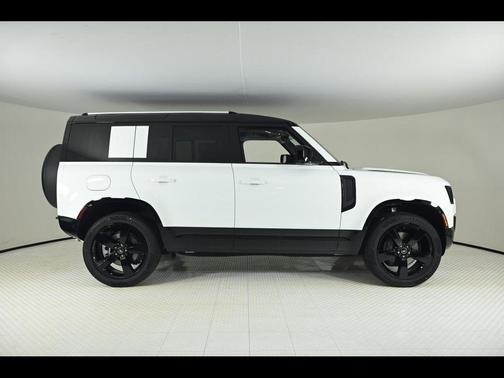 2025 Land Rover Defender P400 X-Dynamic SE
