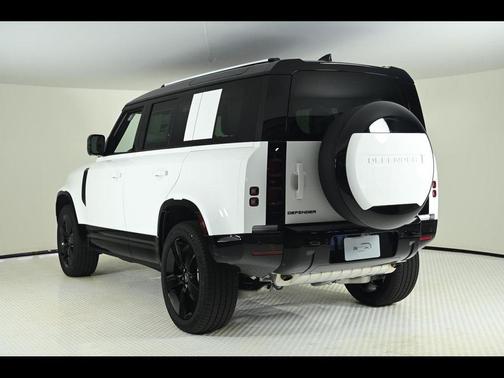 2025 Land Rover Defender P400 X-Dynamic SE