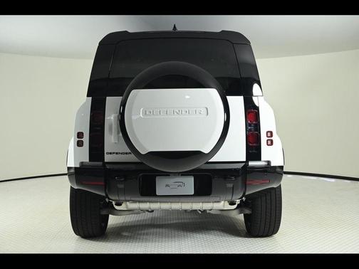 2025 Land Rover Defender P400 X-Dynamic SE