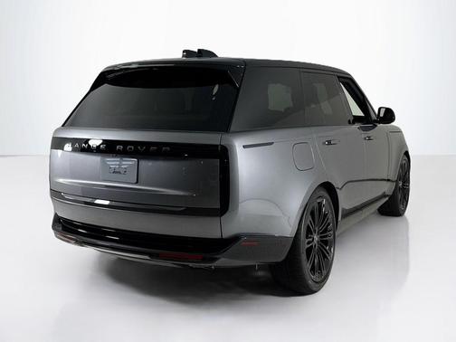 2025 Land Rover Range Rover P530 SE