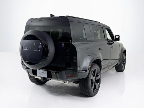 2026 Land Rover Defender 110 X-Dynamic SE
