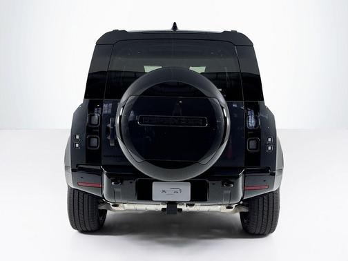 2026 Land Rover Defender 110 X-Dynamic SE