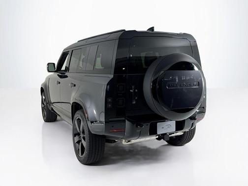 2026 Land Rover Defender 110 X-Dynamic SE