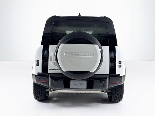 2026 Land Rover Defender 110 X-Dynamic SE