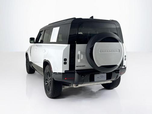 2026 Land Rover Defender 110 X-Dynamic SE