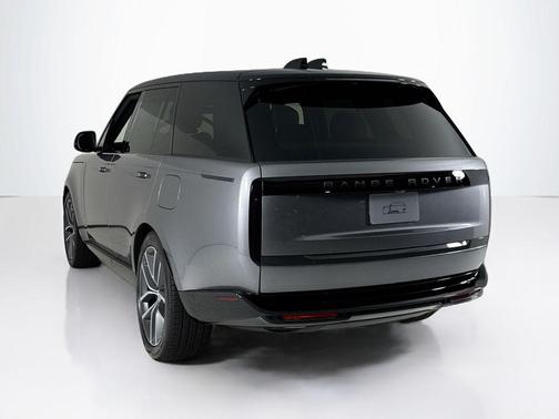 2025 Land Rover Range Rover P550e SE
