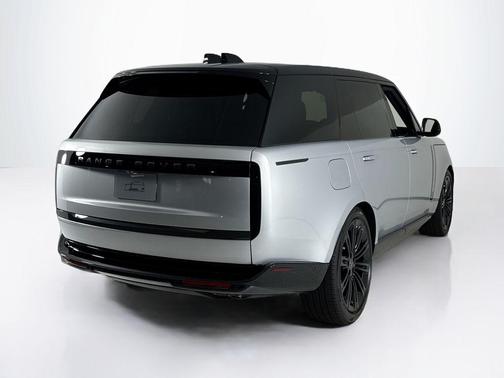 2025 Land Rover Range Rover P530 SE 7 Seat