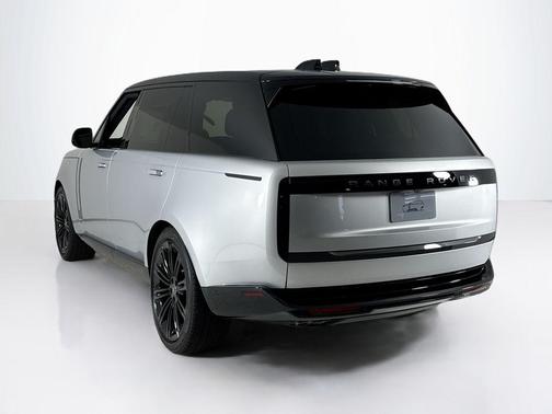 2025 Land Rover Range Rover P530 SE 7 Seat