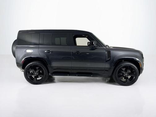 2025 Land Rover Defender P500 X-Dynamic SE