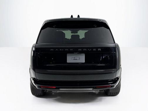 Santorini Black 2026 Land Rover Range Rover P400 SE 7 Seat