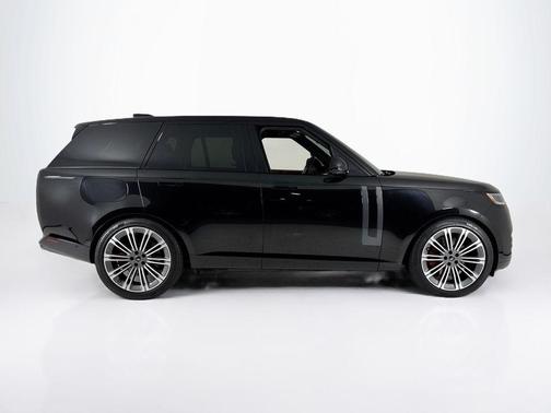 2025 Land Rover Range Rover P530 SE