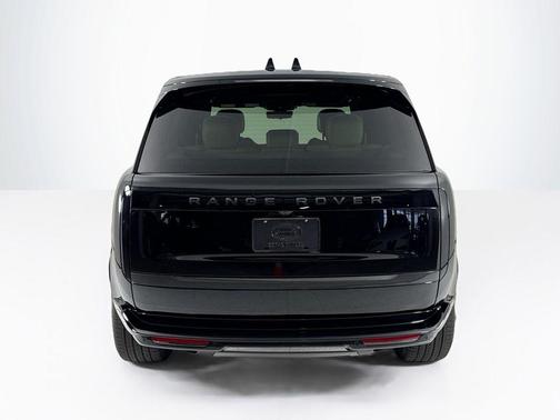 2025 Land Rover Range Rover P400 SE 7 Seat