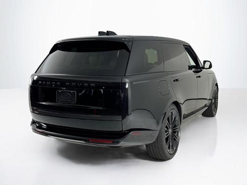 2025 Land Rover Range Rover P400 SE 7 Seat