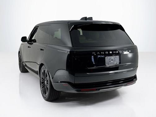 2025 Land Rover Range Rover P400 SE 7 Seat