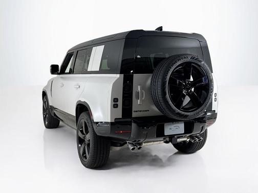Borasco Grey 2026 Land Rover Defender P500 X-Dynamic SE