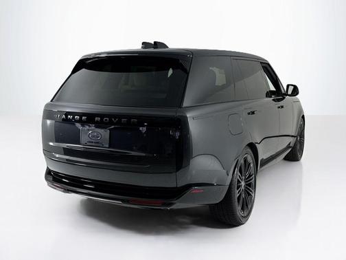 2025 Land Rover Range Rover P530 SE 7 Seat