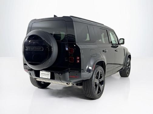 2025 Land Rover Defender P400 X-Dynamic SE