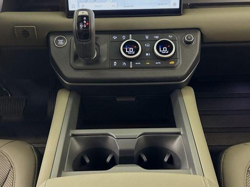 2025 Land Rover Defender P400 X-Dynamic SE