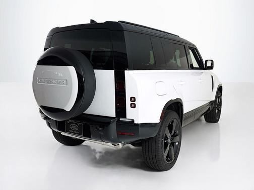 2025 Land Rover Defender P400 X-Dynamic SE