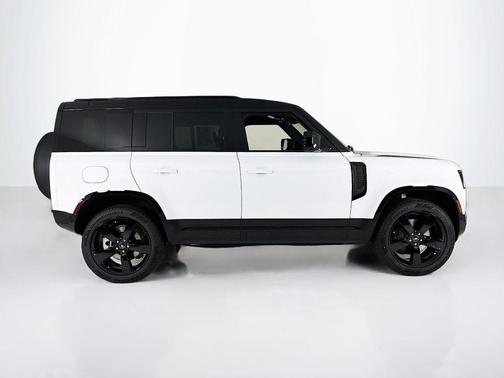2025 Land Rover Defender P400 X-Dynamic SE