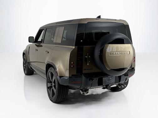 2025 Land Rover Defender P500 X-Dynamic SE