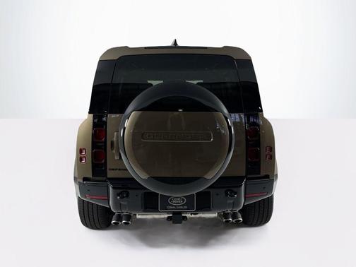 2025 Land Rover Defender P500 X-Dynamic SE
