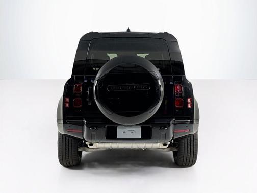 2025 Land Rover Defender P400 X-Dynamic SE